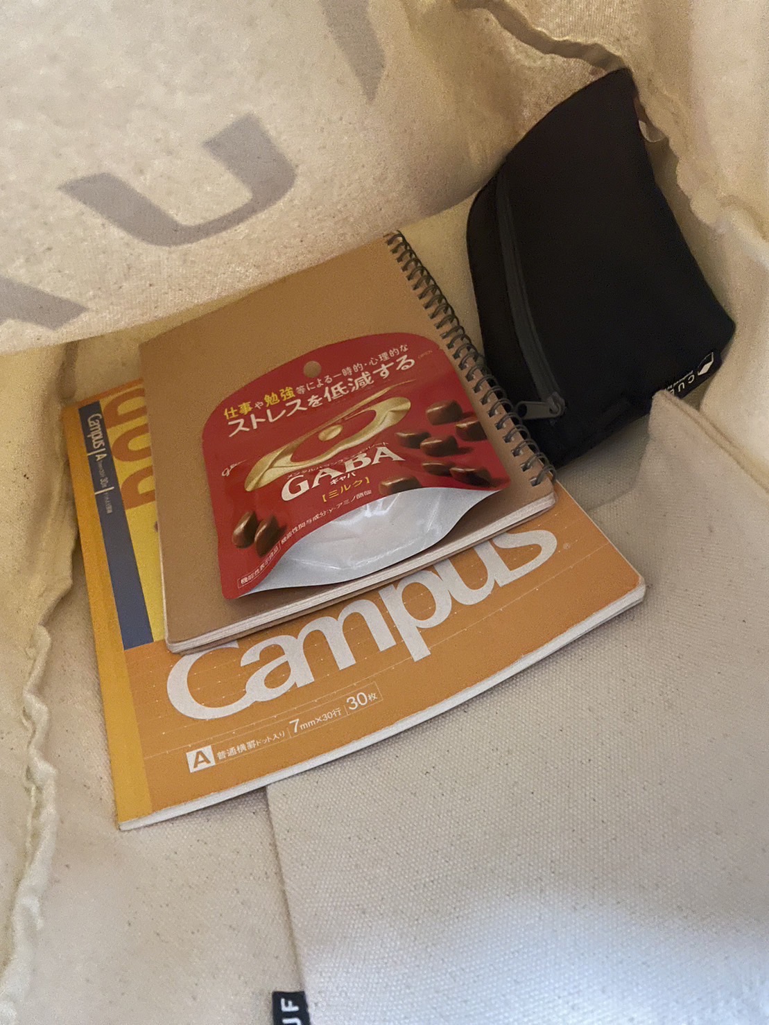 大学生のカバンに入っているお菓子③